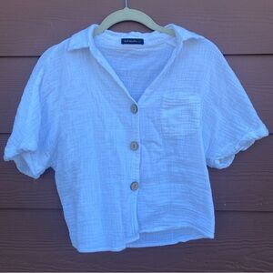 JustFashionNow White Cropped Collared Button Down Shirt Size Small
